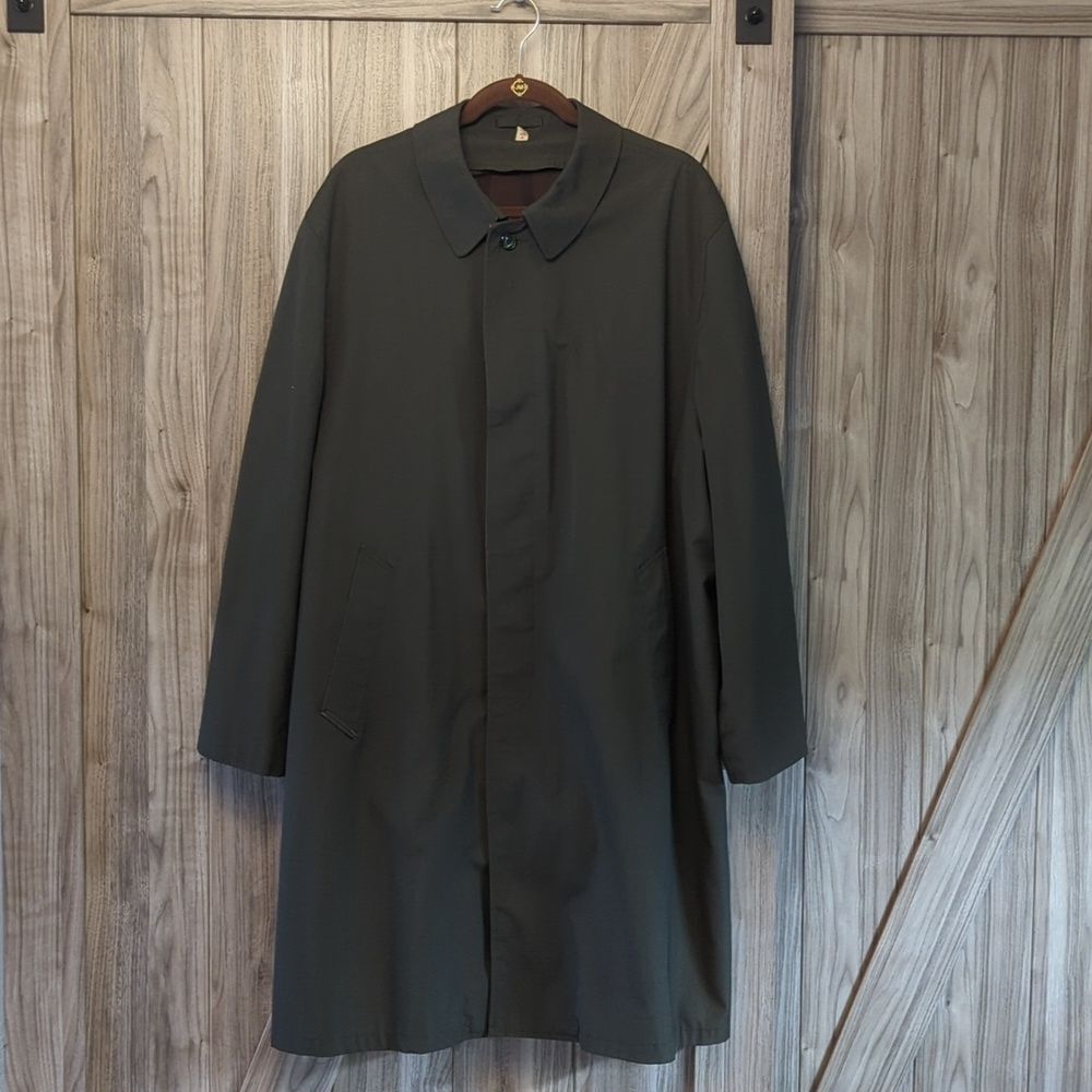 Koration Olive Green Trenchcoat with Plaid Lining and Zipper for Lining Size 46R